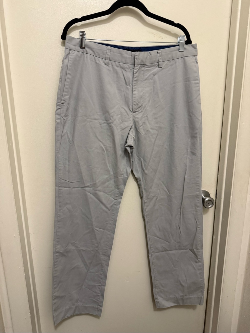 Banana Republic Men's Light Gray Chino Pants - Classic Straight Fit